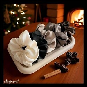 🆕BUY 1 SET GET 1🎉🎉🎉🎉5 PIECE SET SATIN HAIR SCRUNCHIES